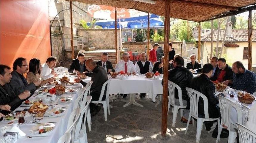 Başkan Akaydın Kalei&ccedil;i Esnafını Dinledi