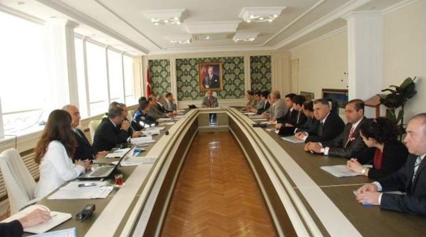 Sokakta &Ccedil;alışan &Ccedil;ocukların Sorunları Masaya Yatırıldı