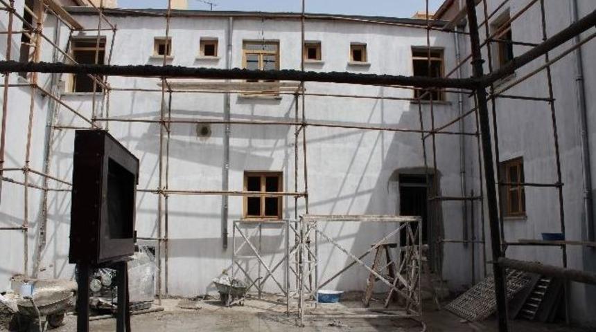 Eski Tekel Binası Restore Ediliyor