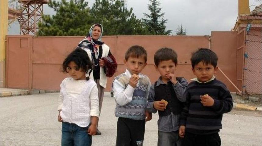 Cezaevi Kapısında Baba Heyecanı