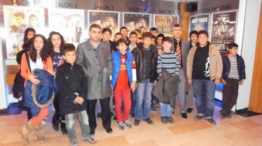 İlk Kez Sinemaya Gittiler