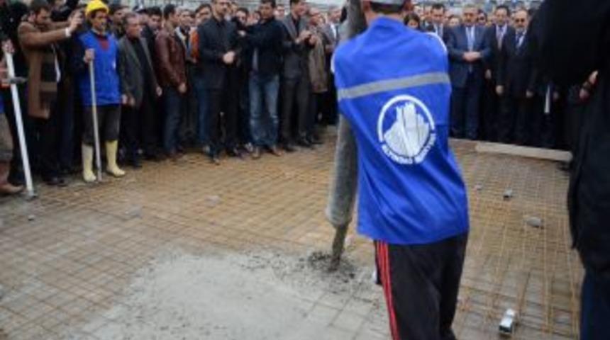 Bakan Yazıcı, Yanan Yunus Emre &Ccedil;arşısı&rsquo;nın Temelini Attı