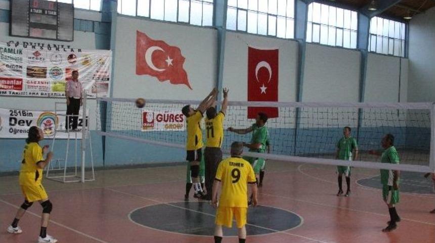 Saruhanlı'da Voleybol Turnuvası D&uuml;zenleniyor
