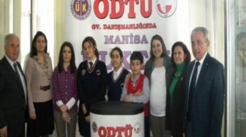 &Uuml;lkem Koleji Okuma Yarışmasında Ege B&ouml;lge Birincisi Oldu