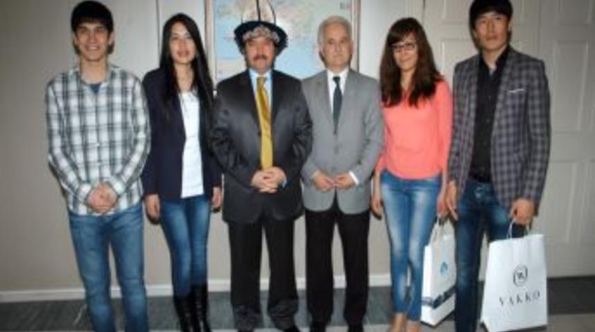 Kazak &Ouml;ğrencilerden Muğla Valisi Şahin&rsquo;e Teşekk&uuml;r Ziyareti