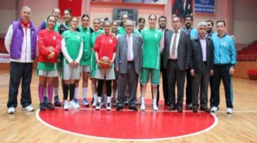 Basketbolculara Başkan Morali