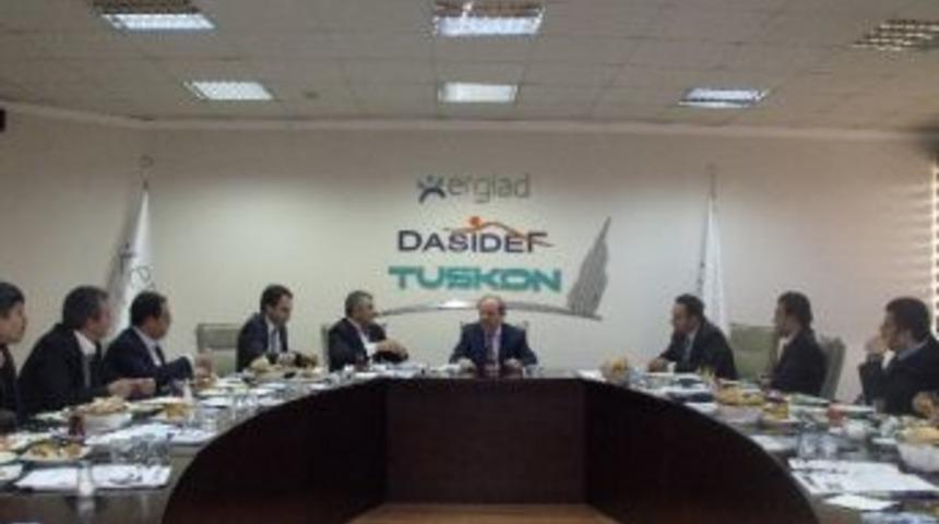 Vali &Ouml;zt&uuml;rk, Sınır Ticaretine İşaret Etti