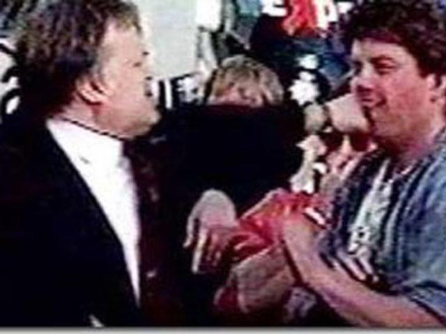 Yumurta fırlatılan &uuml;nl&uuml;ler 2