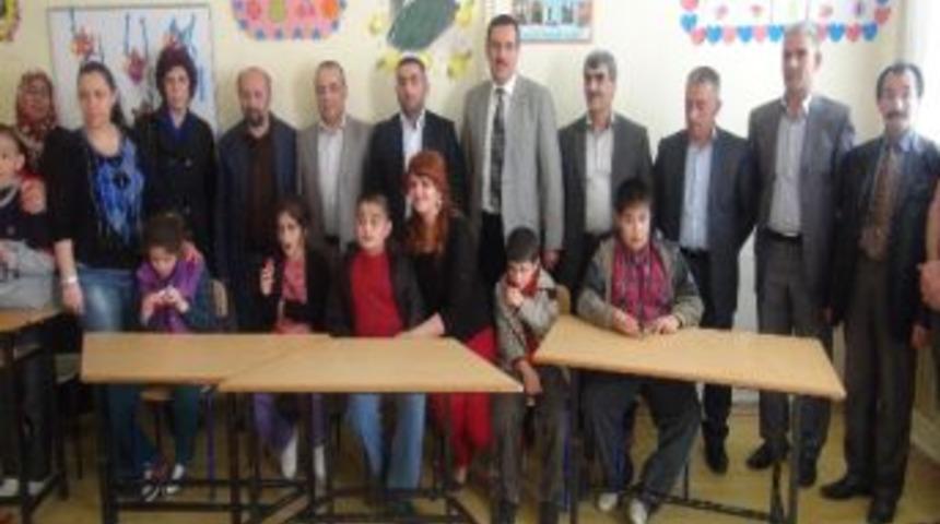 Ak Parti'den Otistik &Ccedil;ocuklara Ziyaret