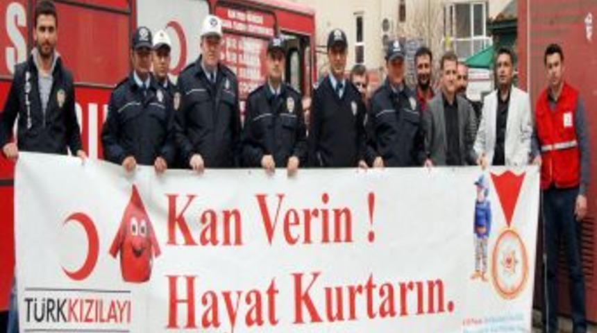 Polisten Kan Bağışı