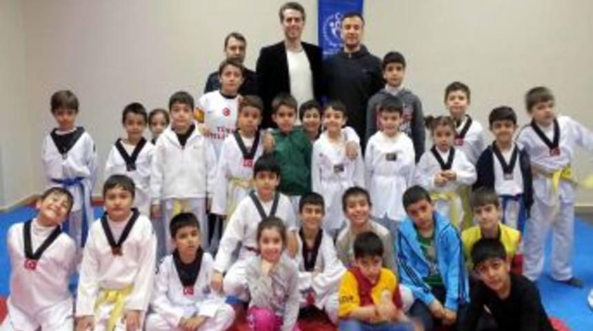 Şampiyonlar Diyarbakırlı &Ccedil;ocuklarla Bir Araya Geldi