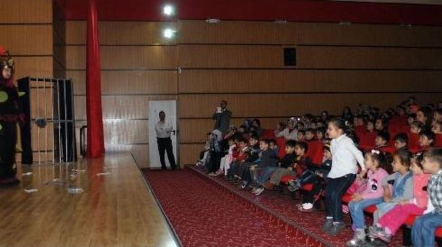 Minik &Ouml;ğrencilere Tiyatro G&ouml;sterimi