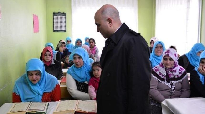 Korkut'tan Kuran Kurslarına Bilgisayar Ve Projeksiyon