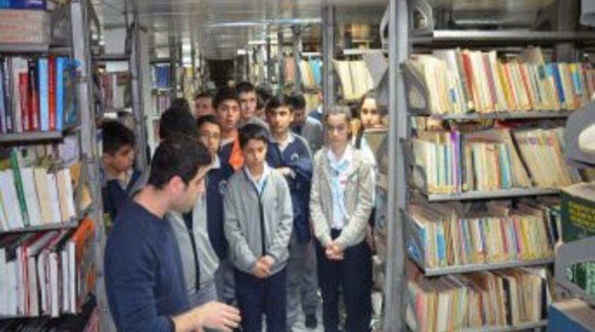 &Ouml;ğrenciler, Rotayı K&uuml;t&uuml;phanelere &Ccedil;evirdi