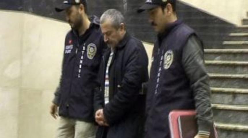 30 Yıllık Arkadaşını Sırtından Bı&ccedil;akladı