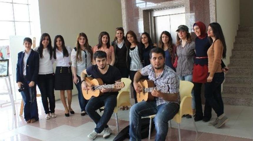 Harran &Uuml;niversitesi'nde Resim Sergisi