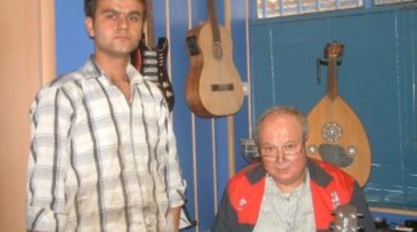 Burhaniye&rsquo;de Bobinaj Ustasının M&uuml;zik Tutkusu