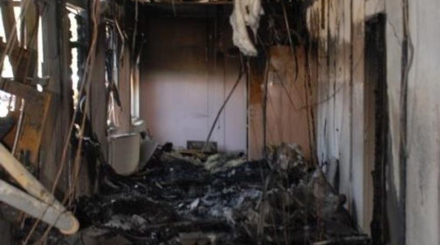 Vali Şahin: Yanan Okulda Eğitimin Aksamaması I&ccedil;in Ne Gerekiyorsa Yapılacak