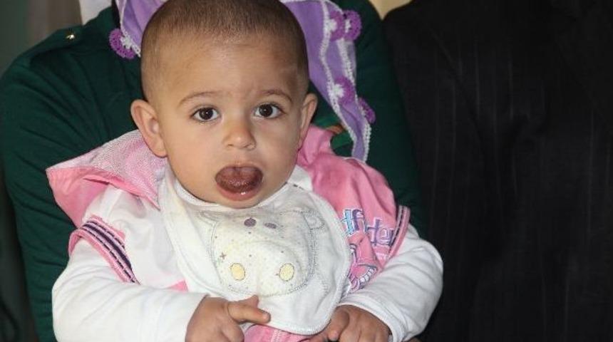 Asp Dili B&uuml;y&uuml;yen Kız &Ccedil;ocuğuna Sahip &Ccedil;ıktı