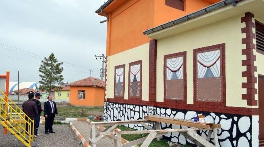 Alaca&rsquo;da Trafolar Boyanıyor