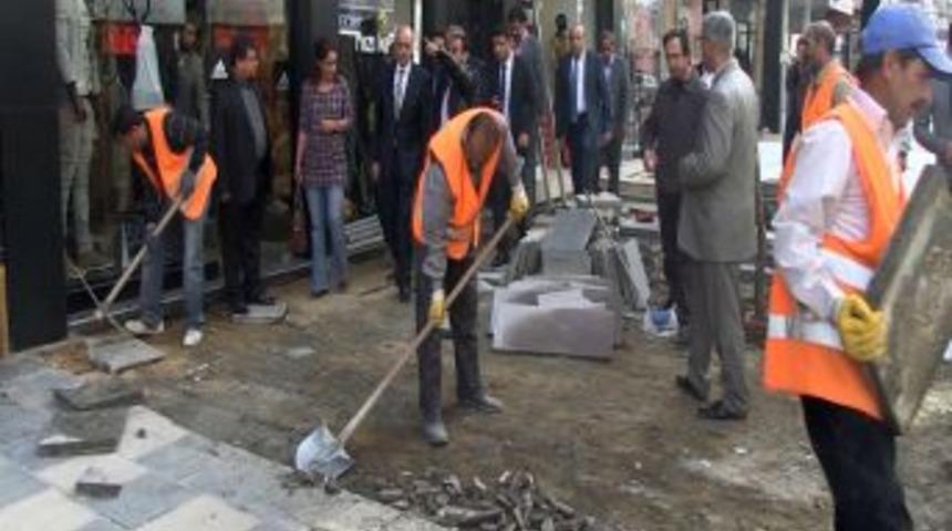 Gazi Caddesi Engellilere Uygun Hale Getiriliyor