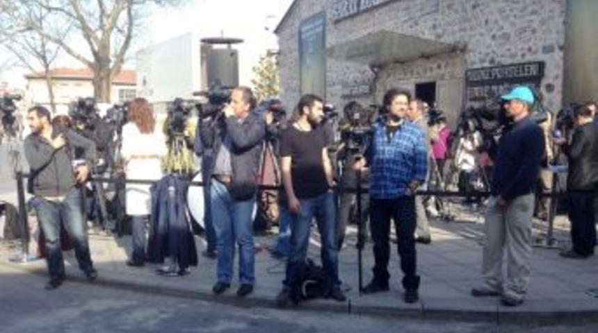 Akil Adamlar Toplantısı'nı Basın Ordusu Izliyor