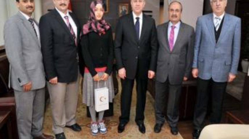 YGS T&uuml;rkiye Ikincisi, Uşak Valisi Erden&rsquo;i Ziyaret Etti