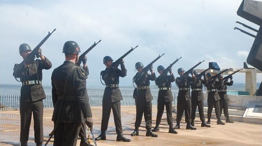 Dumlupınar Denizaltısından Sağ Kurtulan 93'l&uuml;k Gazi Arkadaşlarını Andı