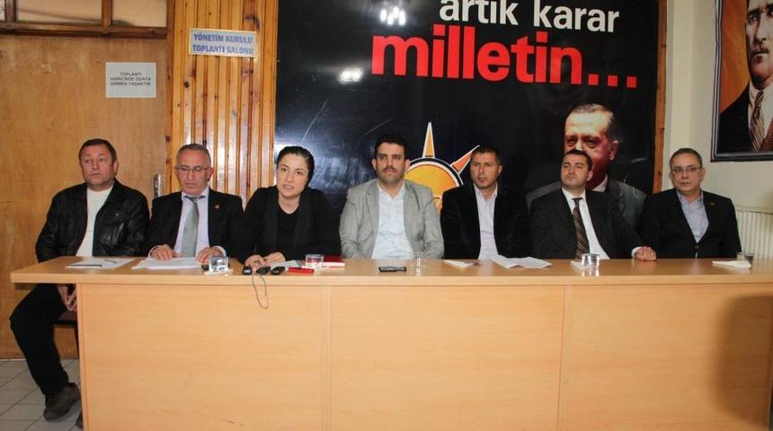 AK Parti'li Belediye Meclis &Uuml;yeleri: Hukuksuzluğa Karşı Savaşımız S&uuml;recek