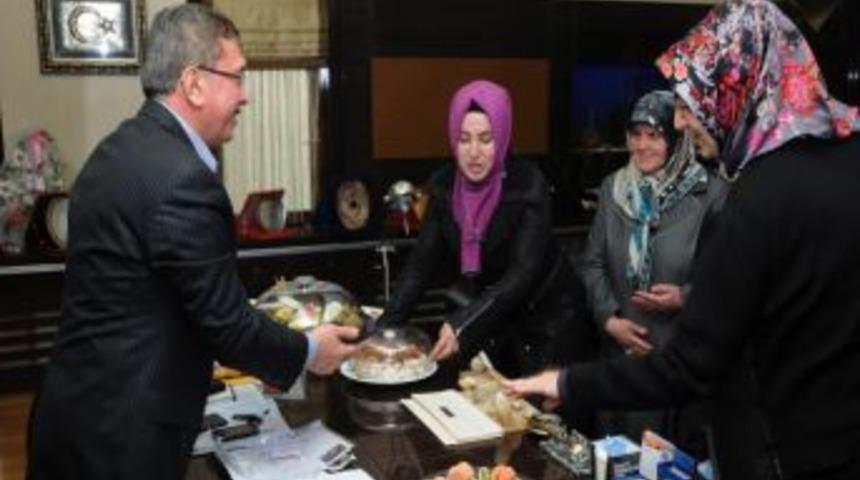 Kadınlar, Kaplıca Tatili I&ccedil;in &Ccedil;etin'e Teşekk&uuml;r Etti