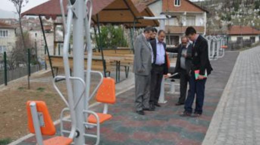 Belediye Başkanı Baş, Mahallelerde Yapılan &Ccedil;alışmaları Yerinde Inceledi