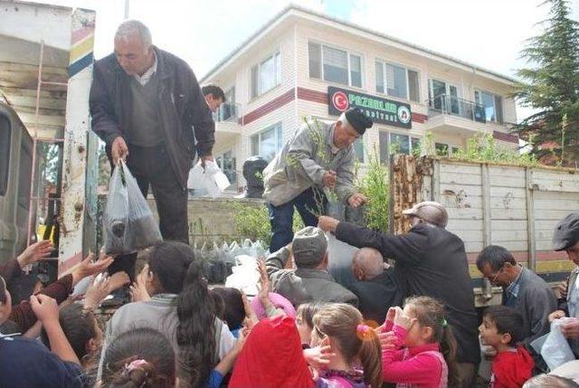 Pazarlar’da 2 Bin Adet Badem Fidan Dağıtıldı