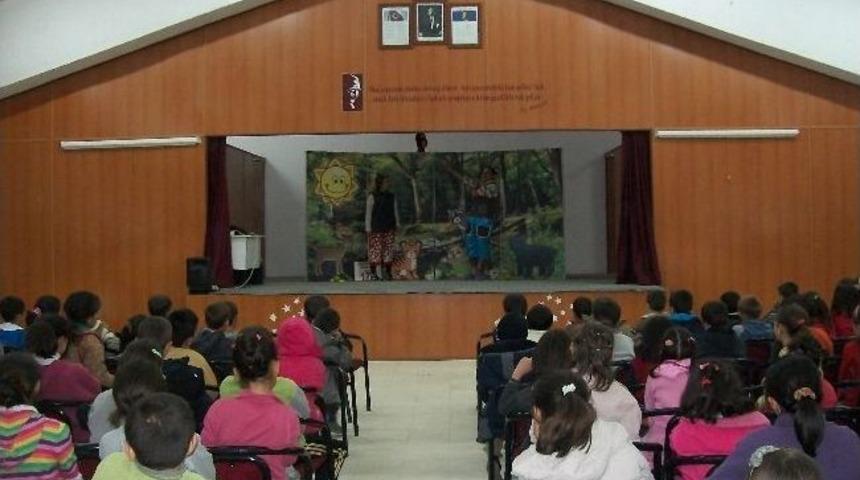 &Ouml;ğrencilere &ldquo;her Ağa&ccedil; Bir Yaşam &ldquo; Tiyatro Oyunu