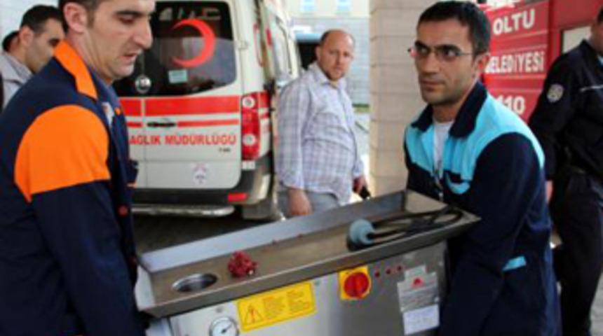 Elini kıyma makinesine kaptırdı