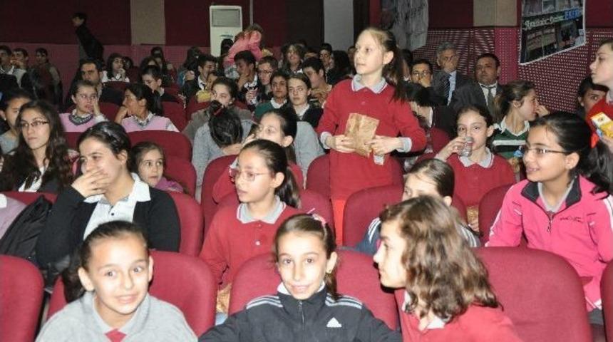 &Ouml;ğrenciler "&ccedil;anakkale Yolun Sonu" Adlı Filmı İzledi