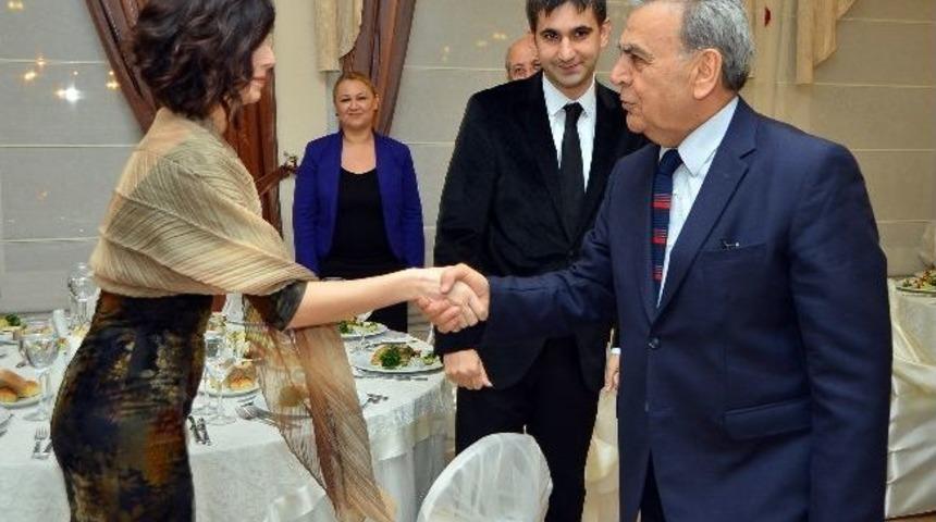 İzmir B&uuml;y&uuml;kşehir Belediye Başkanı Aziz Kocaoğlu'ndan İzmirli Avukatlara Teşekk&uuml;r