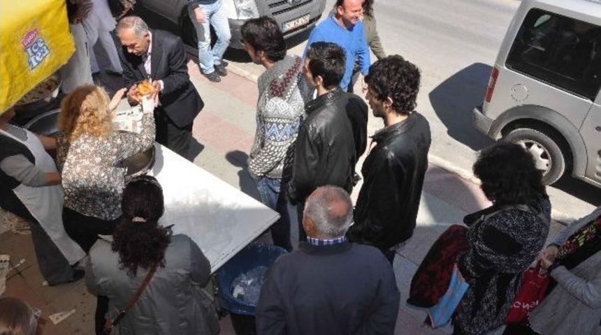 T&uuml;rkeş'in Vefatının 16. Yıld&ouml;n&uuml;m&uuml;nde Kuşadası'nda Anıldı