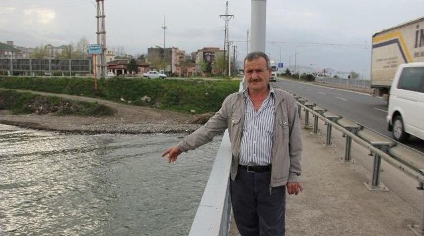 Her g&uuml;n oğluna ait bir par&ccedil;a arıyor!