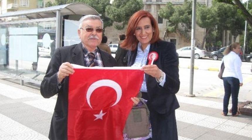 Mhp&rsquo;li Kadınlardan Bayrak Kampanyasına Destek