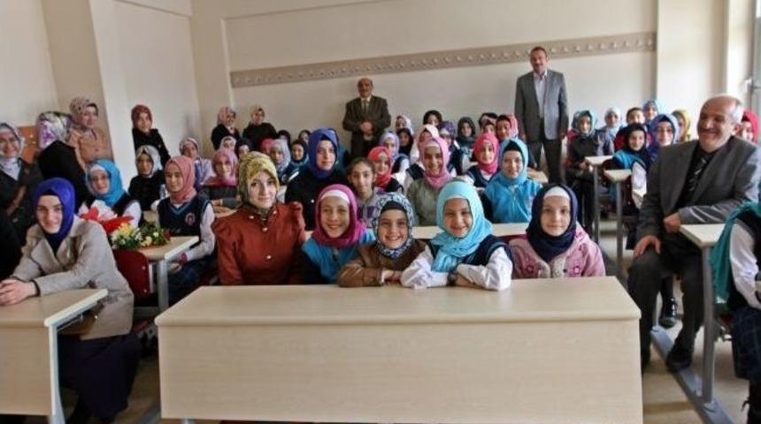 İmam Hatipli &Ouml;ğrencilerden Rekt&ouml;r Coşkun&rsquo;a Ziyaret