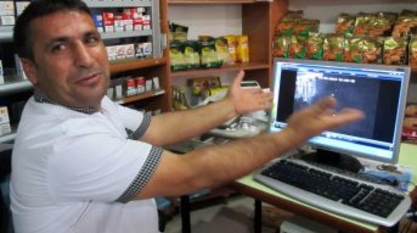 Markete Giren Hırsızlar Güvenlik Kamerasına Yakalandı