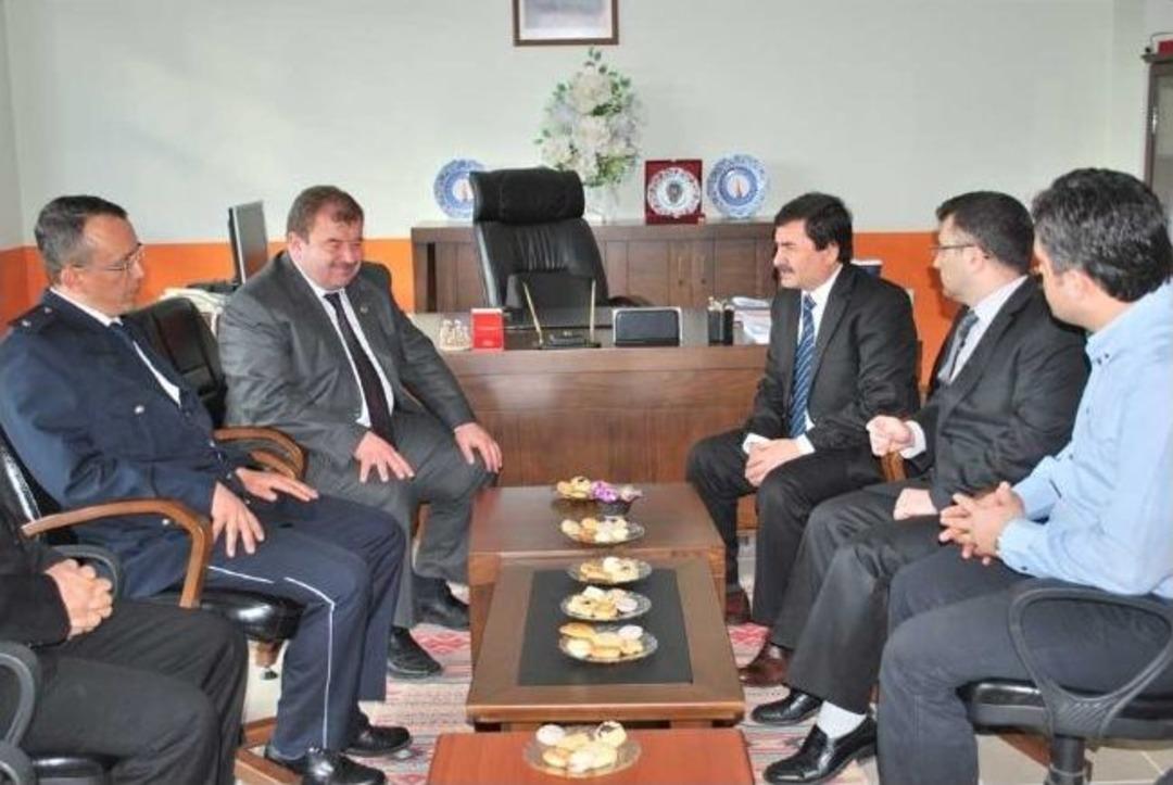 Rekt&ouml;r Karaaslan Pazarlar Myo&rsquo;da İncelemelerde Bulundu