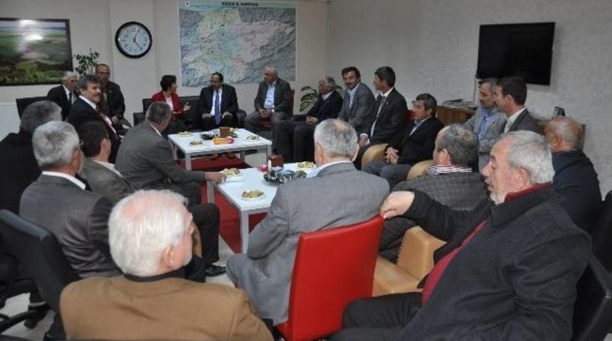 Rekt&ouml;r Sivrikaya'dan D&uuml;zce Muhtarlar Derneğine İade-i Ziyaret