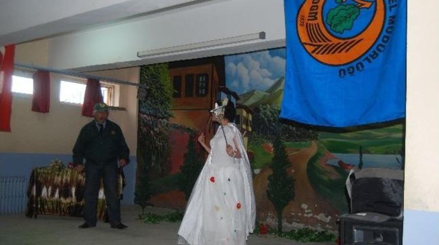 Orman İşletme M&uuml;d&uuml;rl&uuml;ğ&uuml; Nurten H&uuml;sn&uuml; Pulluk&ccedil;u İlkokulunda Tiyatro Oyunu D&uuml;zenledi