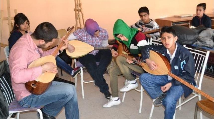 Van&rsquo;da Bağlama Kursuna Yoğun İlgi