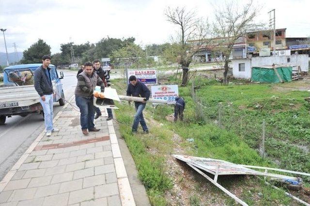 Zabıtadan Tabela Operasyonu