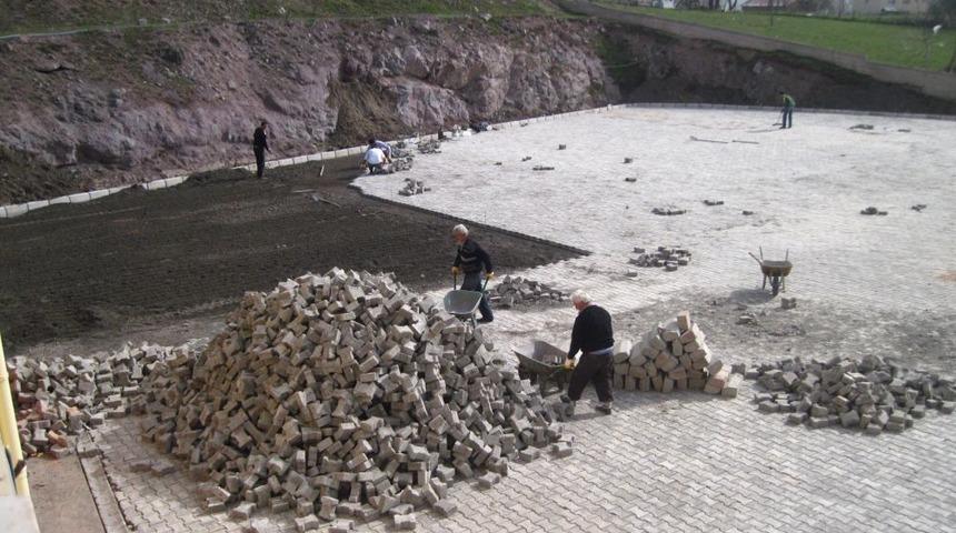 Kızılelma İlk&ouml;ğretim Okulu Bah&ccedil;esine Kavuşuyor