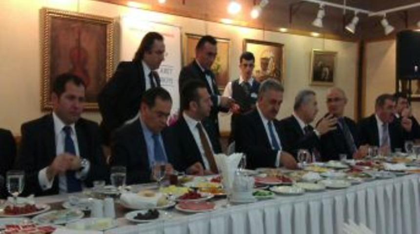 Bakan Yazıcı, Basın Mensuplarının G&uuml;ndeme Ilişkin Soruları Cevaplandırıyor