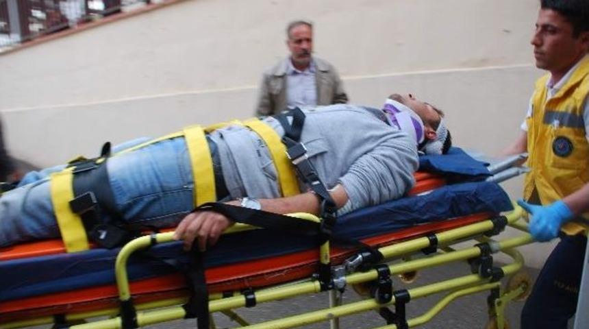 Otomobil Ağaca &Ccedil;arptı: 1 Yaralı