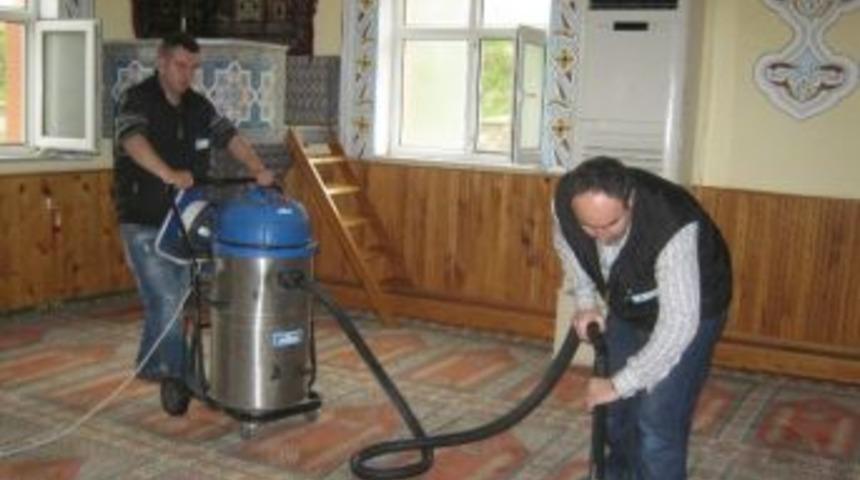 Belediye 4 Yıldır Camileri Temizliyor